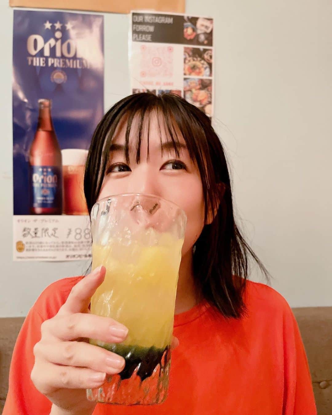 茅野愛衣のインスタグラム：「おとなの週末オフショット🌺 うっまっ　うっまっ　うっまっ♪ 沖縄料理って唄いたくなるほど美味しい〜 沖縄旅行はなかなか行けないけど、代田橋の沖縄ならふらっと行けちゃうね（茅）」
