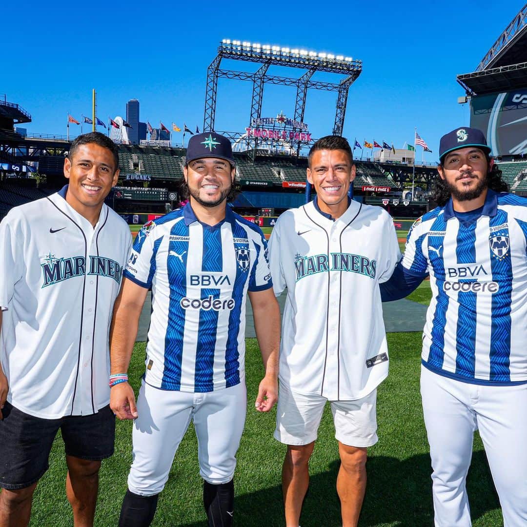 シアトル・マリナーズのインスタグラム：「We were thrilled to have Hector Moreno and @luis.romo3 from @rayados here at the ballpark ahead of tonight’s game.」