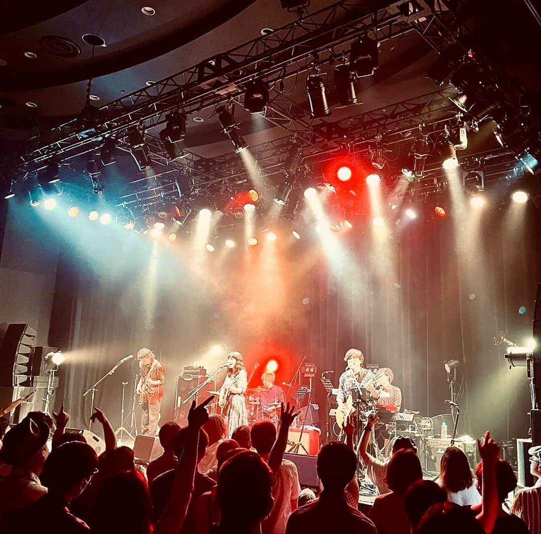 林幸治さんのインスタグラム写真 - (林幸治Instagram)「#Uniolla Tour 2023 "Love me tender"ファイナル公演  SHIBUYA PLEASURE PLEASURE  来てくれた皆さんありがとう！  あっという間のツアーでしたが、楽しかった。  ユニオラ愛が溢れるスタッフの皆さんにも感謝。最高のチームです。  メンバーそれぞれの流れのファンというのではなく、生粋のUniollaファンの人の気配も少し感じられて、すごく嬉しかった。  もっといろんな街に行きたくなりました。  そう遠くない未来にまた会おう！  ありがとう！  #uniolla」8月2日 10時39分 - tct_koji_hayashi