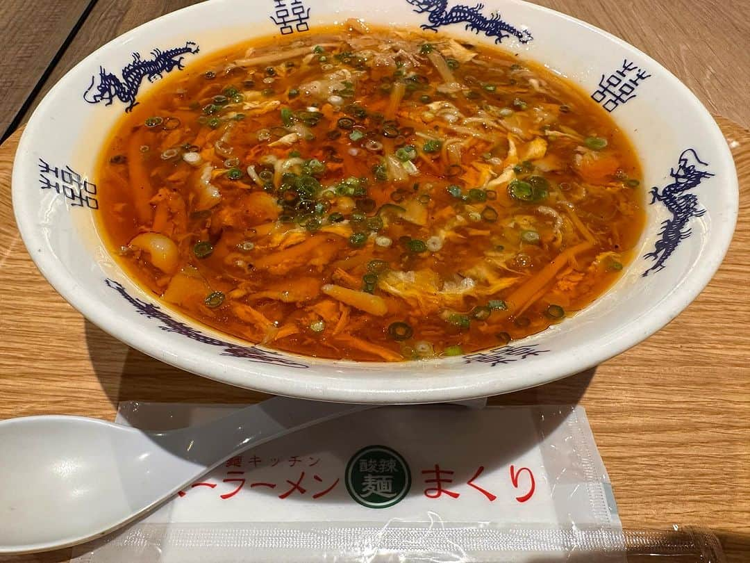 MAX鈴木さんのインスタグラム写真 - (MAX鈴木Instagram)「福岡空港にて。 酸っぱトロトロ。  #ラーメン #スーラーメン」8月2日 10時40分 - max_suzuki