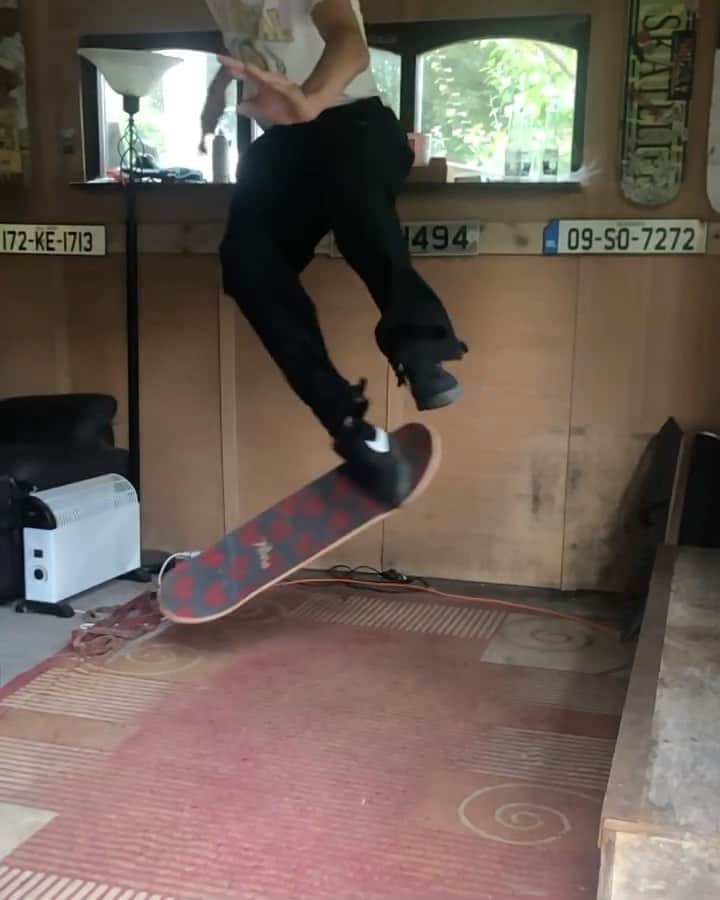 Skate Crunch (OG)のインスタグラム：「Damn @_jamiegriffin 🧐😵😳」