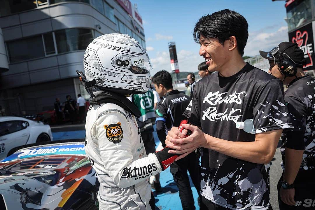 中山雄一のインスタグラム：「インタープロトシリーズ第2大会🚗 ⁡ ⁡ トークショーではお誕生日のお祝いをしていただきました🎂 末長さん、永井さん、羽田さん、プロドライバーの皆さんありがとうございました！ ⁡ 本当は顔面でいきたかったですが、望むとできないものですね😋 ⁡ #インタープロトシリーズ #ktunesracing #岡山トヨペット #くまる #誕生日」