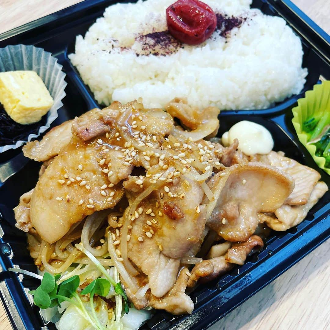 バルセンナリ食堂さんのインスタグラム写真 - (バルセンナリ食堂Instagram)「【営業時間の変更】  おはようございます☀️ 本日も元気にオープンいたします❣️  本日より、営業時間を少し変更いたします💦  〖昼〗11:00~14:30(L.O.) 〖夜〗1600~20:00(閉店)  ⚠️木曜日は【お昼営業のみ】とさせていただきます🙇‍♀️  8月中は、お盆の代休などで不規則な営業時間になります💦  営業カレンダーをご確認の上、御来店・お電話お待ちしております(*^^*)  本日もよろしくお願いします😊   #せんなり食堂   #金沢の定食屋さん   #金沢のお弁当屋さん   #店内では定食   #お弁当は持ち帰りで 🍱  #しょうが焼き定食   #焼き魚定食   #営業時間の変更です   #ご迷惑おかけします」8月2日 11時16分 - sennari.syokudou