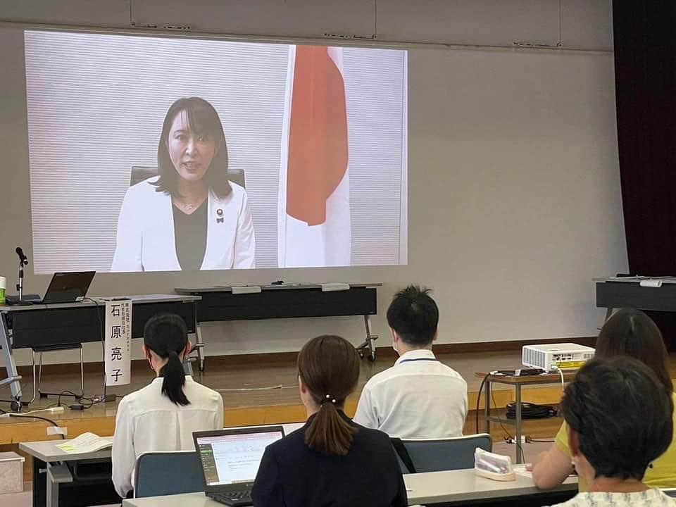 のインスタグラム：「【総理補佐官としてビデオメッセージ】を、とくしまテックウーマン第2回キックオフへ送りました。  デジタル人材の育成〜OJT〜就業までをワンストップで支援する試みです。  実は、総理補佐官になる前、自民党女性活躍推進特別委員長として、党として初めて『女性のデジタル転職』を打ち出し、総理に提言しました。それが女性版骨太方針となり、今年も展開しています。  女性がデジタルスキルを身につけて、経済的に安定した職につき、生涯、生き生きとした人生を送る一助となればと願っています。  https://www3.nhk.or.jp/lnews/tokushima/20230731/8020018132.html」