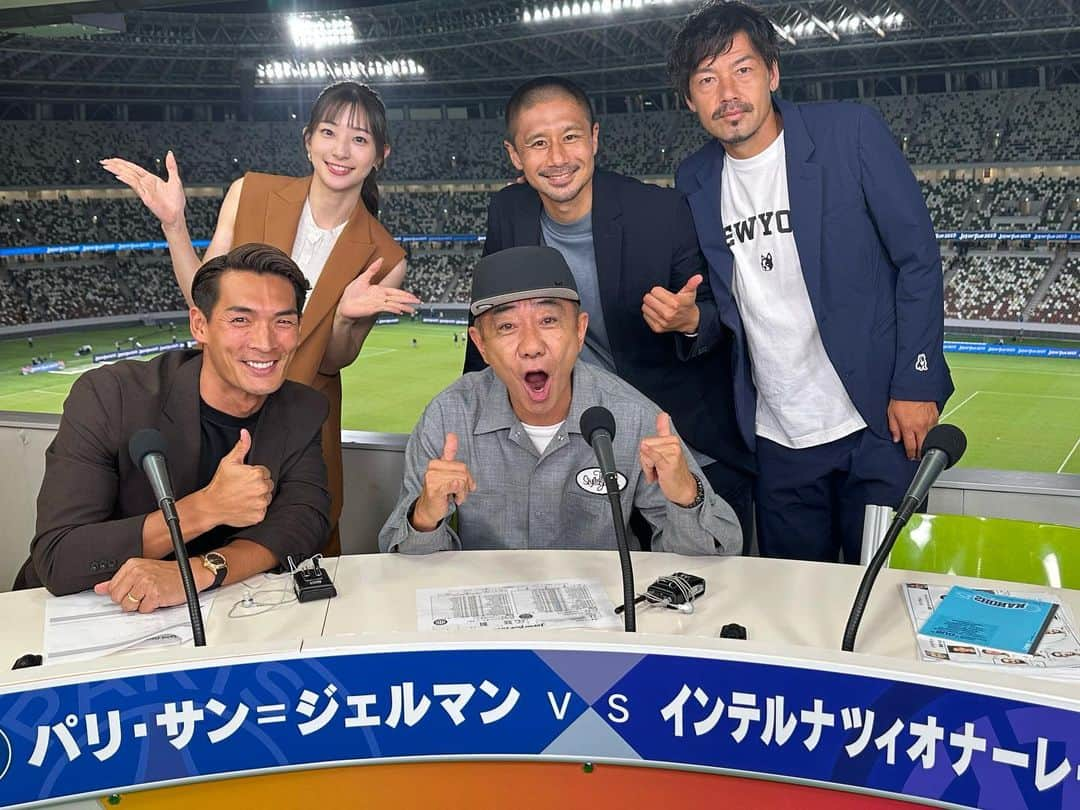 槙野智章のインスタグラム：「楽しい番組になりました😁 ノリさん最高でした! あだっちー結婚おめでとう！ つぼちゃん頭にヘッドホンの跡がずっとついてた。 松井さんパリとイタリアの試合なのに ニューヨークTシャツ着てきちゃいけないよ🤣  #賑やかな番組」