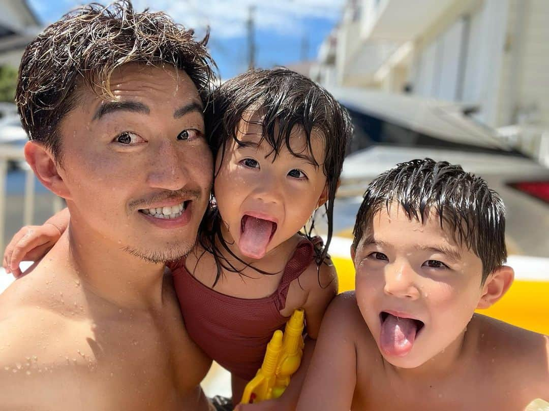 山崎秀晃さんのインスタグラム写真 - (山崎秀晃Instagram)「夏休み恒例朝家プール🛟 どこ連れて行ってあげれなくて悲しみ🥲 #山崎Jr.」8月2日 11時27分 - hideaki1987