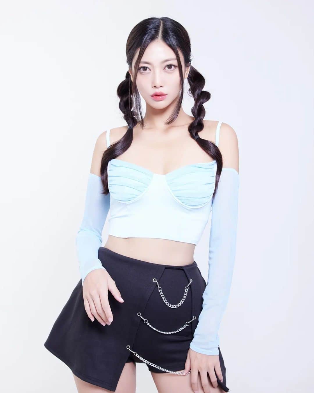 ラナのインスタグラム：「I love to introduce my company's new dj 3  IRIS : DJ ,Singer, Dancer, MC」