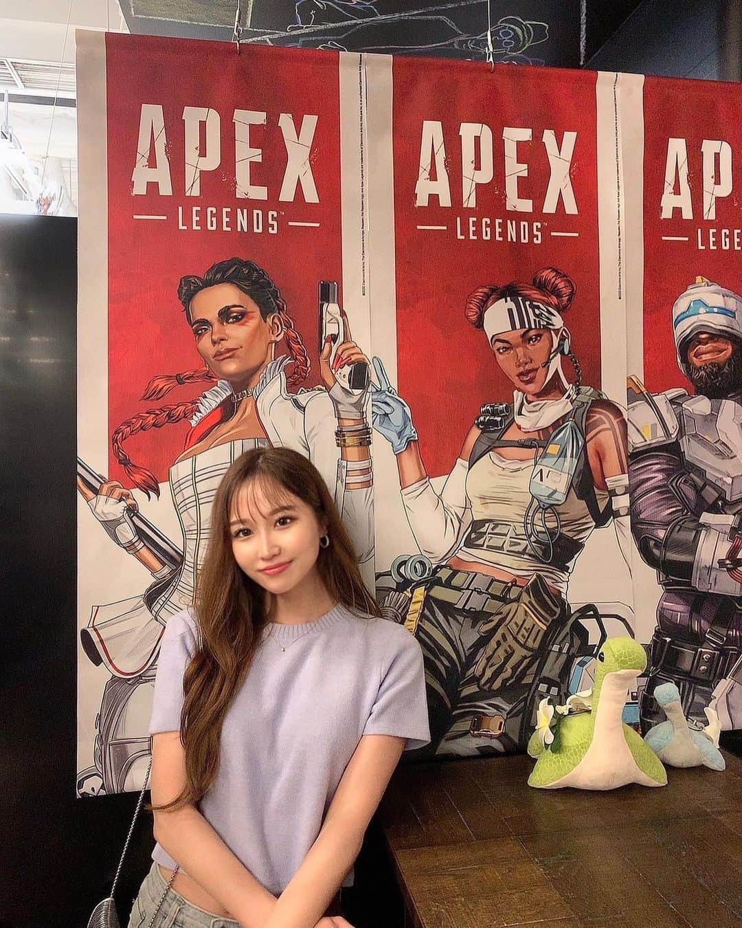 MISAKIさんのインスタグラム写真 - (MISAKIInstagram)「★ ネッシーカフェ行ったよん🦕🍹 大好きなローバとライフラの前💗  #apexlegends  #今日のコーデ #今日のメイク #マツエク #ファッション #カジュアルコーデ #大人カジュアル #大人かわいい #ロングヘア  #apex #apex女子 #ゲーマー女子」8月2日 11時37分 - y.bellafiorire