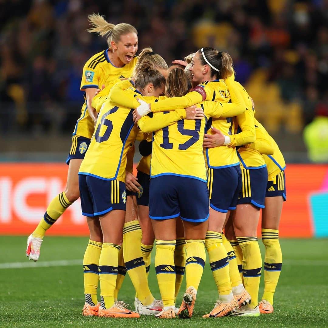 のインスタグラム：「Time for the last group stage game 🇸🇪」