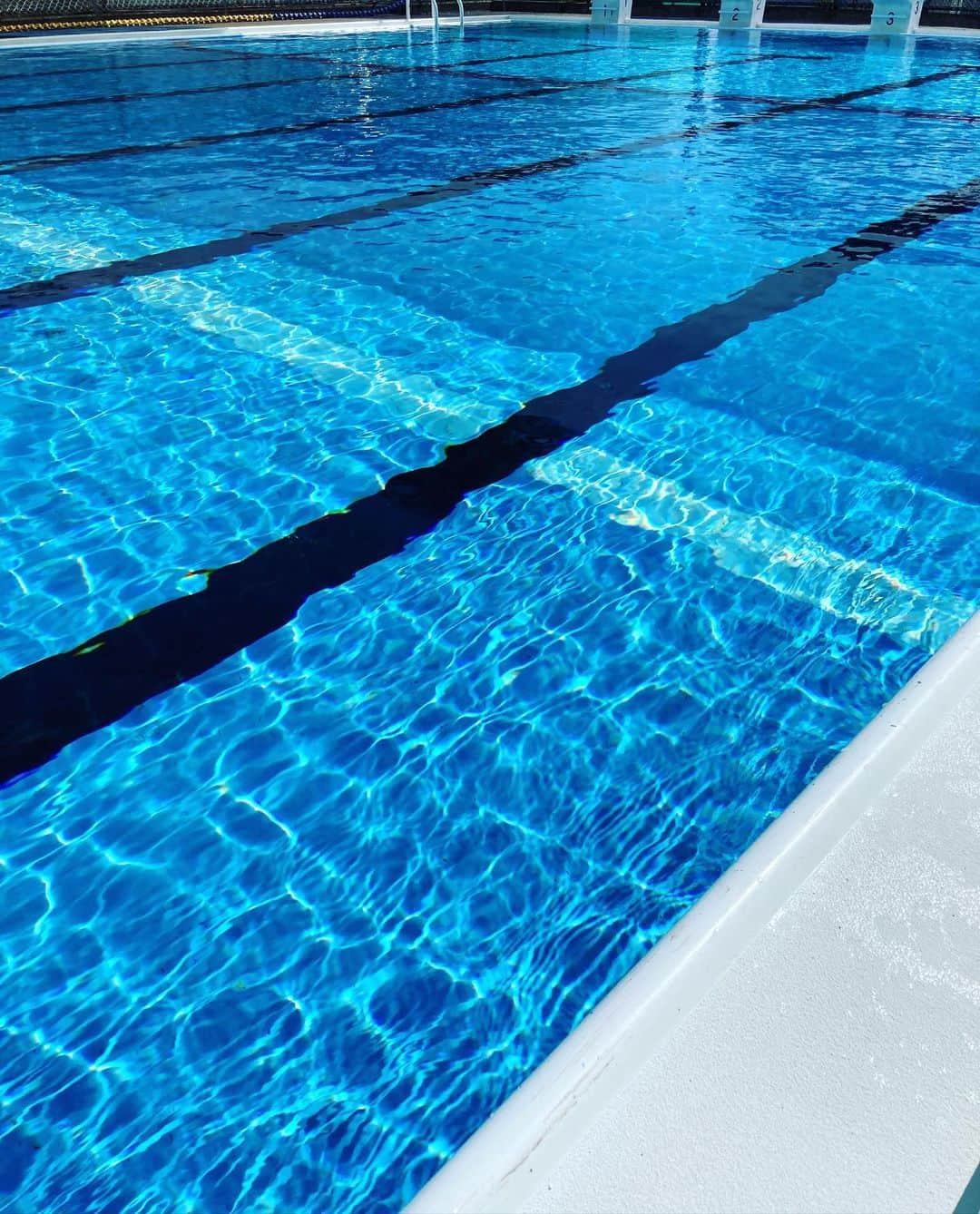 堀下さゆりさんのインスタグラム写真 - (堀下さゆりInstagram)「PTA役員につきプール監視当番🏊‍♀️ 無事終了でホッとしました。  プールサイドの子どもたちの笑顔が輝いてた…！5月のお掃除頑張ってよかったなぁとしみじみ☺️  しかし灼熱。 みなさん、熱中症に気をつけましょうね💦」8月2日 11時54分 - sayurihorishita