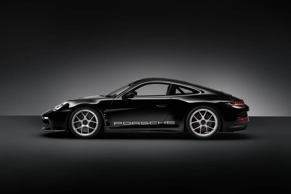 Porsche Japanさんのインスタグラム写真 - (Porsche JapanInstagram)「911 60周年記念の限定モデル "ポルシェ911 S/T"  8月2日 (水)より、全国のポルシェ正規販売店にて予約受注開始。  #ポルシェ #911 #60周年 #911ST #限定」8月2日 12時06分 - porsche_japan