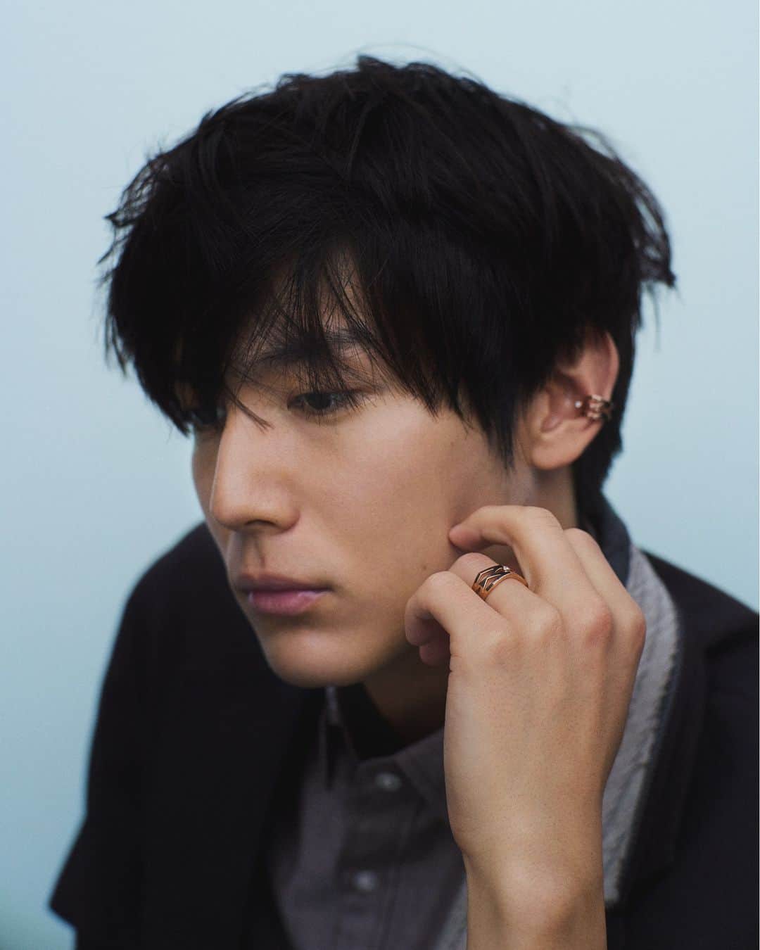 のインスタグラム：「Mikimoto Editorials  Taishi Nakagawa (@taishi_nakagawa_official) adorned in our latest collection “M Signature” on the August issue of Them Magazine (@them_magazine).  #MIKIMOTO #ミキモト #TaishiNakagawa #ThemMagazine」