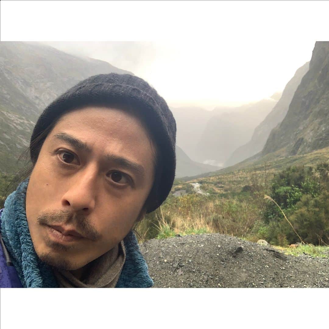 のインスタグラム：「. ヤッホー！みなさん なが〜いトンネルを抜けると… そこは見慣れぬ世界が広がっていました。 感動した！！ナ」