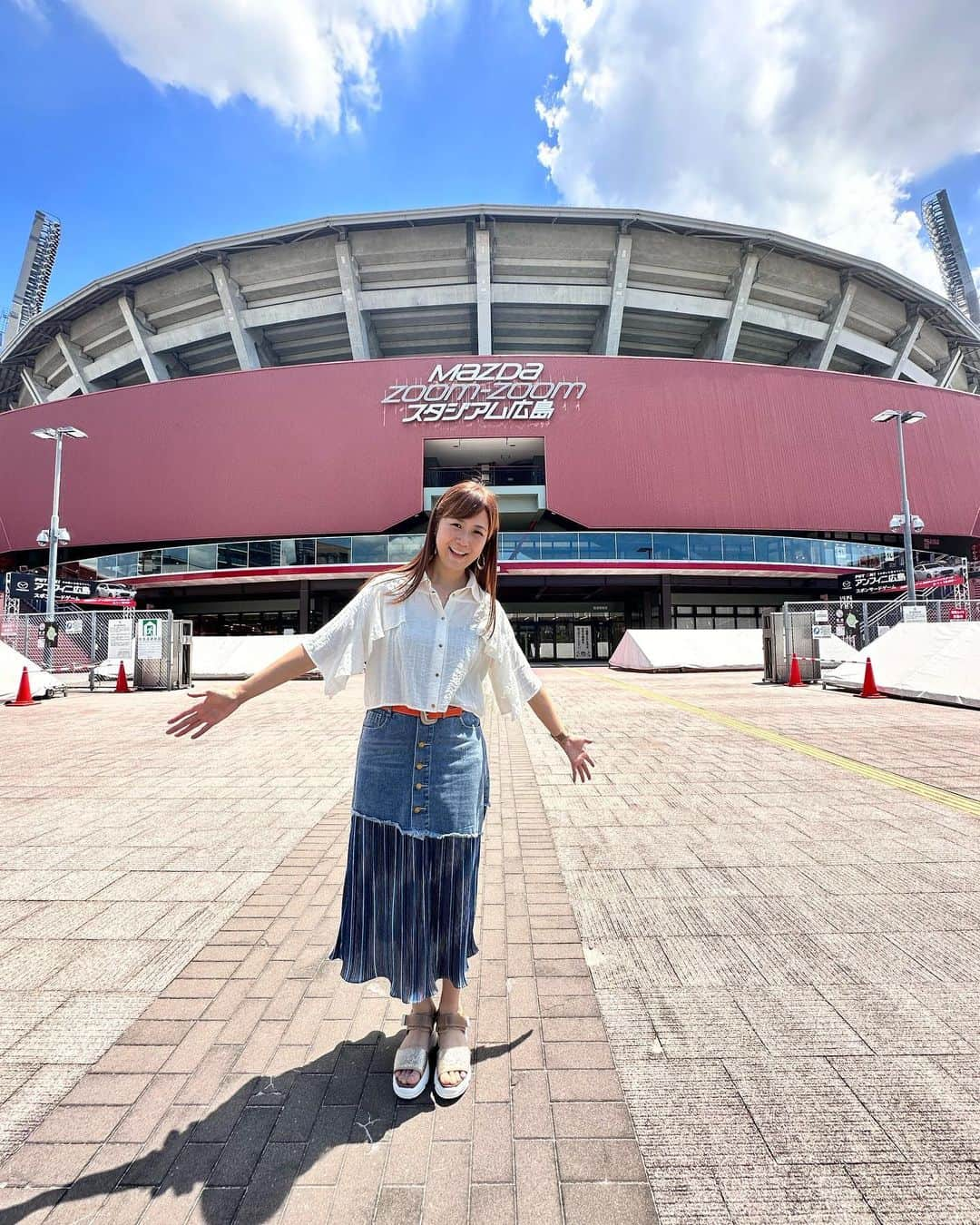 中嶋ユキノさんのインスタグラム写真 - (中嶋ユキノInstagram)「昨日の思い出フォト📸⚾️❣️  とりあえず「君が代」が、 頭の中でエンドレスリピートしている。😂  特に出だしの音確認しまくったおかげで、 「きー、きー、きー」が頭から離れない。😂  #広島東洋カープ #横浜DeNAベイスターズ #carp #マツダスタジアム #国歌斉唱  #中嶋ユキノ  #シンガーソングライター #nakajimayukino #singersongwriter #作詞作曲 #おすすめ #おすすめ曲 #songwriter #songwriting  #singer #singing #singerlife  #japan #作詞 #作曲  #applemusic #linemusic #spotify #youtube #ove #music」8月2日 12時09分 - nakajima_yukino