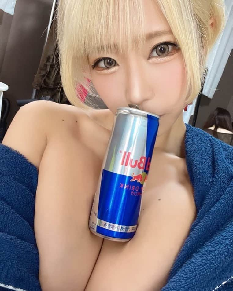 水嶋アリス（聖菜アリサ）のインスタグラム：「Power！！！🔥 #暑い #夏を乗り切ろう #おっぱいちゃん #生きてる #お腹すいた #金髪ショート #Summer #loveislove」