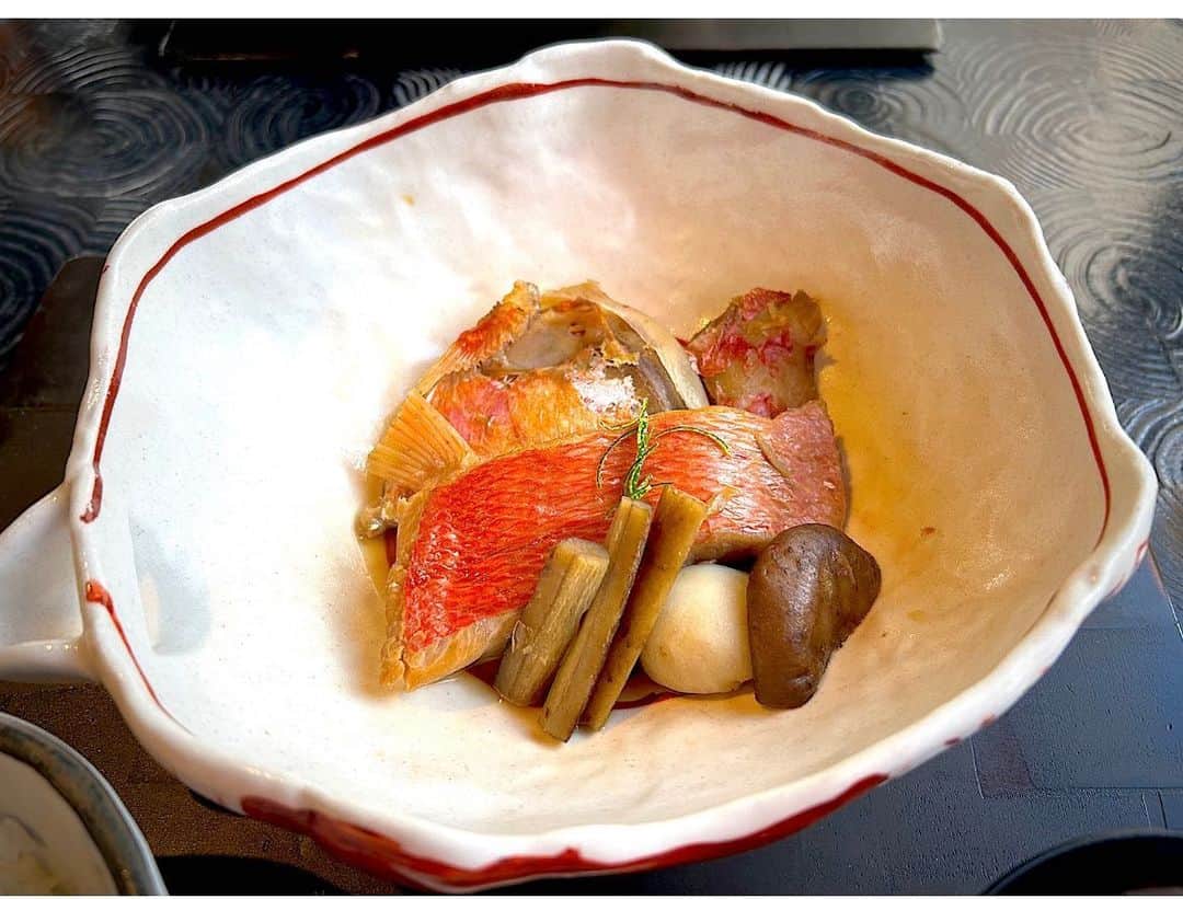 南美希子さんのインスタグラム写真 - (南美希子Instagram)「ランチのキンメの煮付け。 とても洗練されていて、我がキンメの煮付けを反省する次第。」8月2日 12時11分 - mikiko_minami