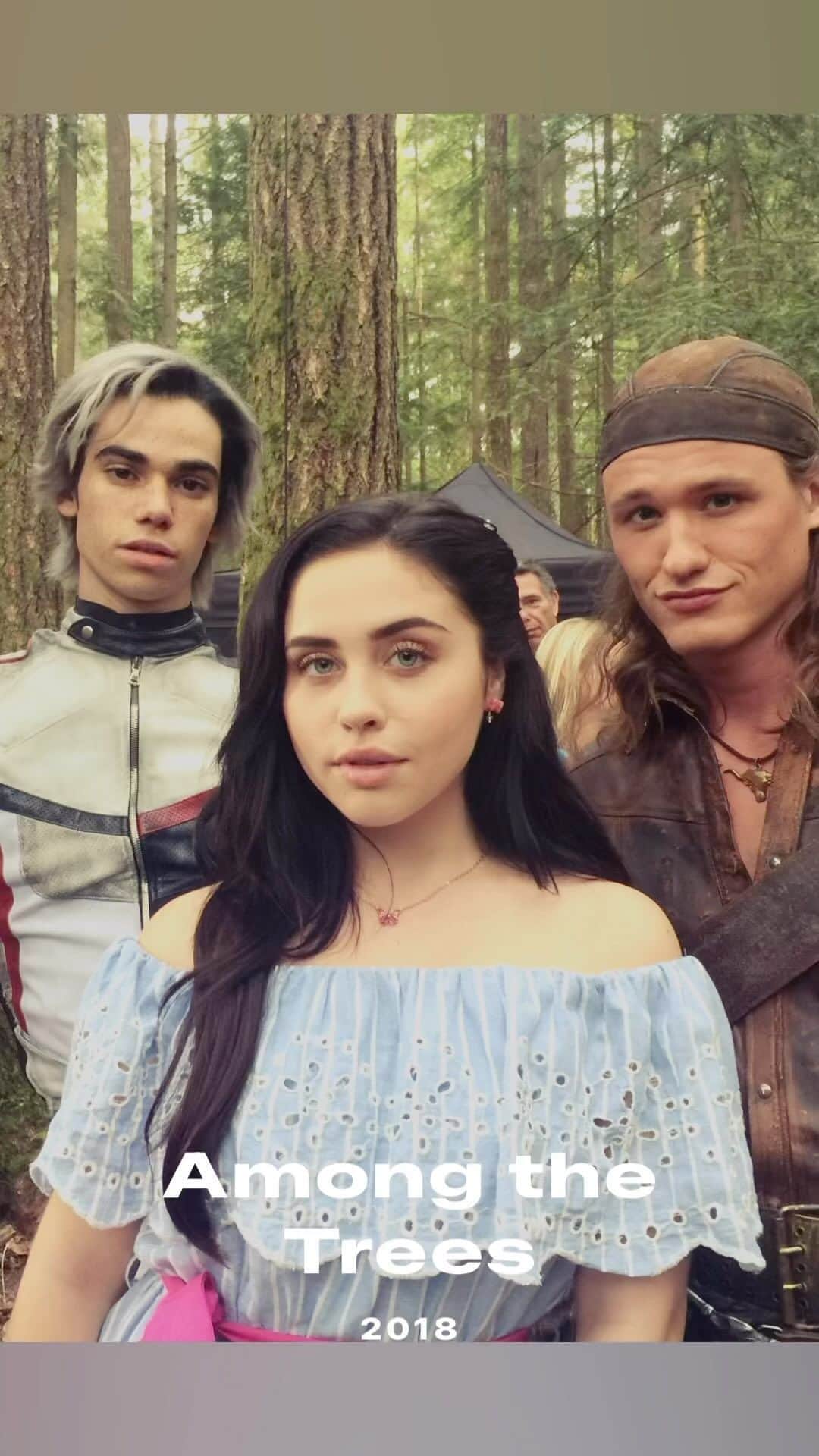 のインスタグラム：「Great memories popped up on my phone today.  #descendants #disney」