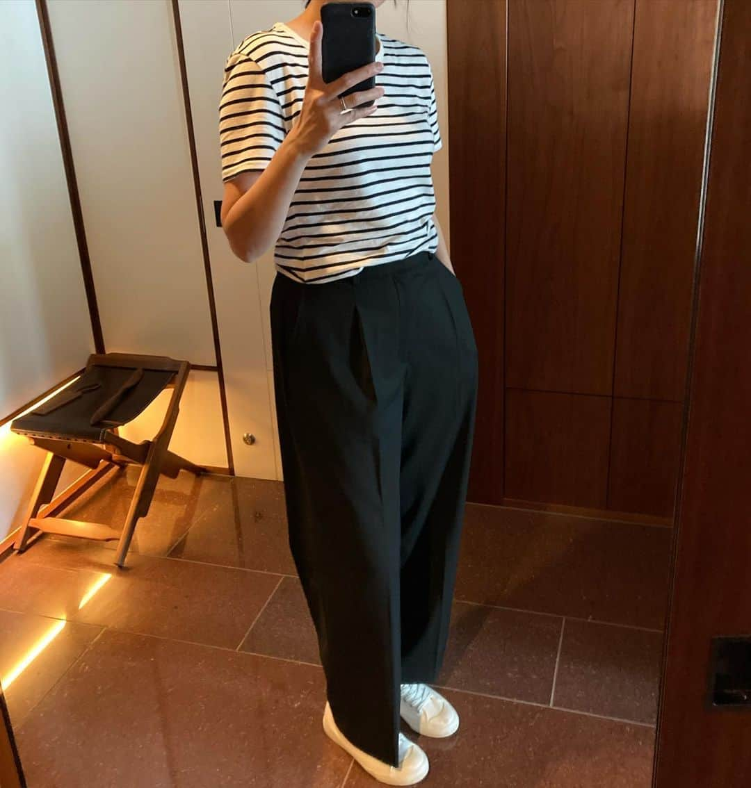 Matildaさんのインスタグラム写真 - (MatildaInstagram)「Some pictures from weekend _________________________ Top: H&M  Bottom: Uniqlo  Shoes: Muji」8月2日 12時13分 - matildatheminimalist