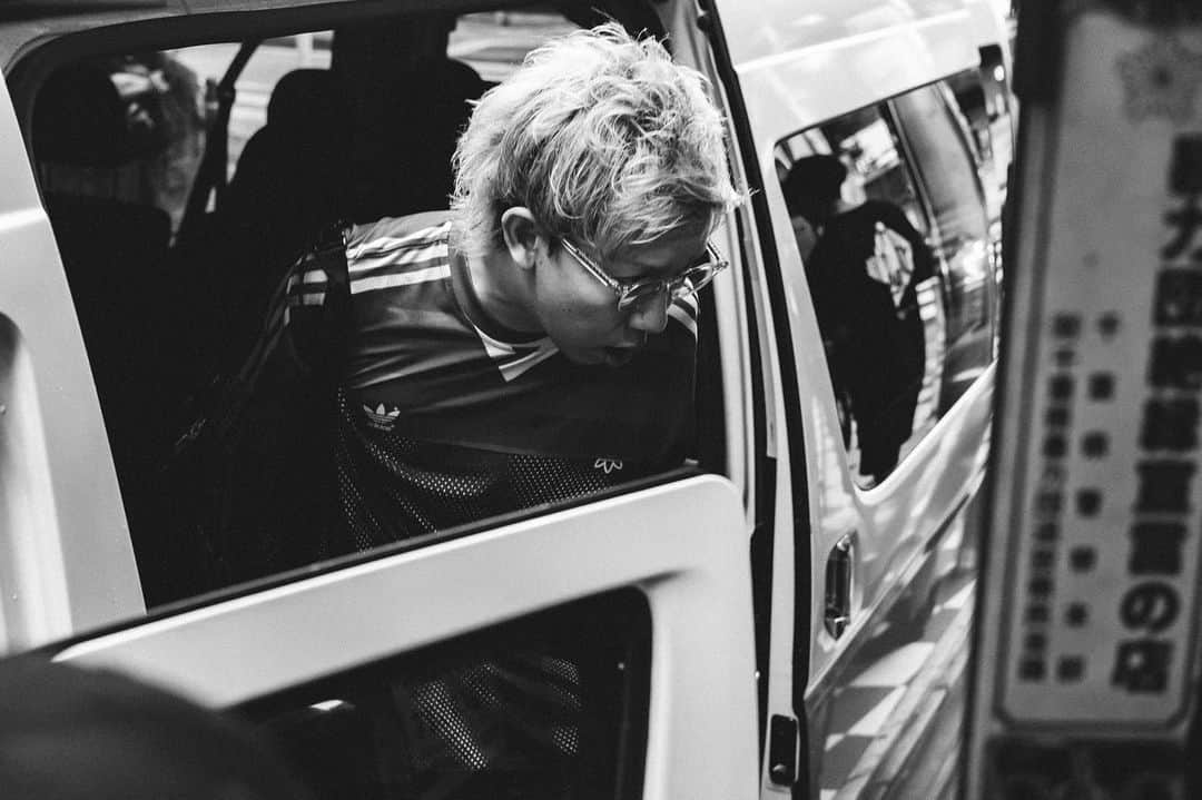 柳沢亮太のインスタグラム：「2023.08.01 千葉LOOK ″サイトウヒロシ還暦祭～LUCKY VIBRATION EXTRA series～″ #オフショット #SUPERBEAVER #写殺 @cazrowaoki」