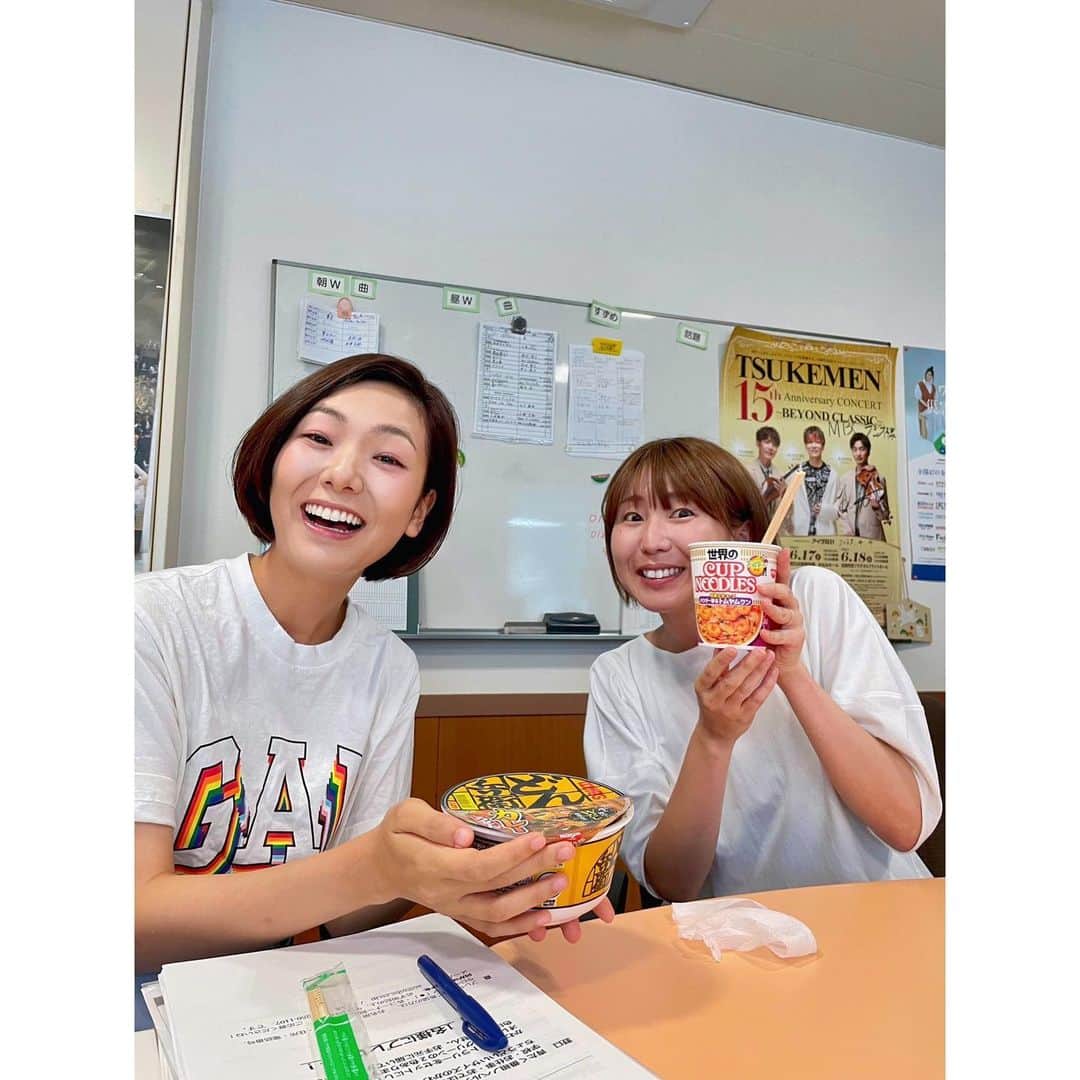 森万由子のインスタグラム：「先週の青たく、同期の薗田さんも一緒にお送りしました〜✌️✌️  うれし〜！  2枚目は薗田さんおすすめのらーめんたんぽぽの麻婆麺です。 美味しかったー。」