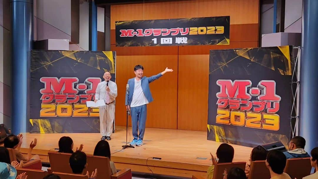 松本康太さんのインスタグラム写真 - (松本康太Instagram)「『M-1グランプリ2023 予選1回戦』  今日はM-1グランプリ2023 予選1回戦のMCを渋谷シダックスホールにてさせていただいてます(*^^*)　  今年の猛暑と同じぐらい熱い戦いが繰り広げられてます！客席はしっかり冷房がきいていて心地よいですよ(^-^ゞ　  #m1グランプリ2023#1回戦#予選#mc#レギュラー#あるある探検隊#気絶#司会」8月2日 12時42分 - aruarutankentai.matsumoto