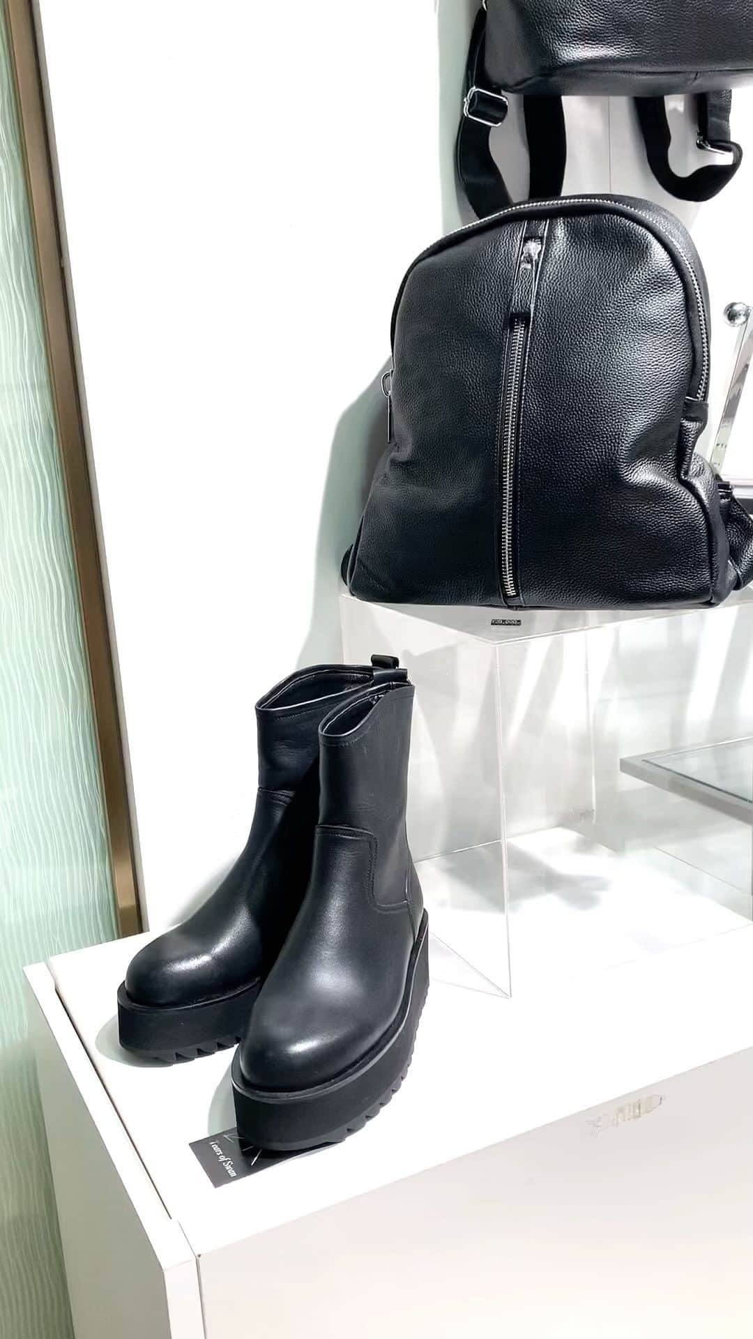 のインスタグラム：「POP UP SHOP TOUR@西武池袋、7日目です!! 様々なブランドとのコラボアイテム、新作アイテム等もご用意して、店頭にて皆様のご来店をお待ちしておりますので宜しくお願い致します😊🏬  TEARS OF SWAN POP UP SHOP 2023@SEIBU IKEBUKURO  DAY:2023.7/27(thur)〜8/8(tue) TIME:10:00〜21:00 PLACE:豊島区南池袋1-28-1 SHOP:西武池袋本店3階（南ゾーンB10） イベントスペーススプリットリング TEL:03-6303-2056(お問い合わせ電話番号/Tears of Swan atelier shop) WEB:www.tearsofswan.com  @tears_of_swan  #tearsofswan #popupshop  #10thanniversary  @ikesei_eventspace  #seibuikebukuro  #西武池袋本店 #西武池袋 #イケセイ #スプリットリング」