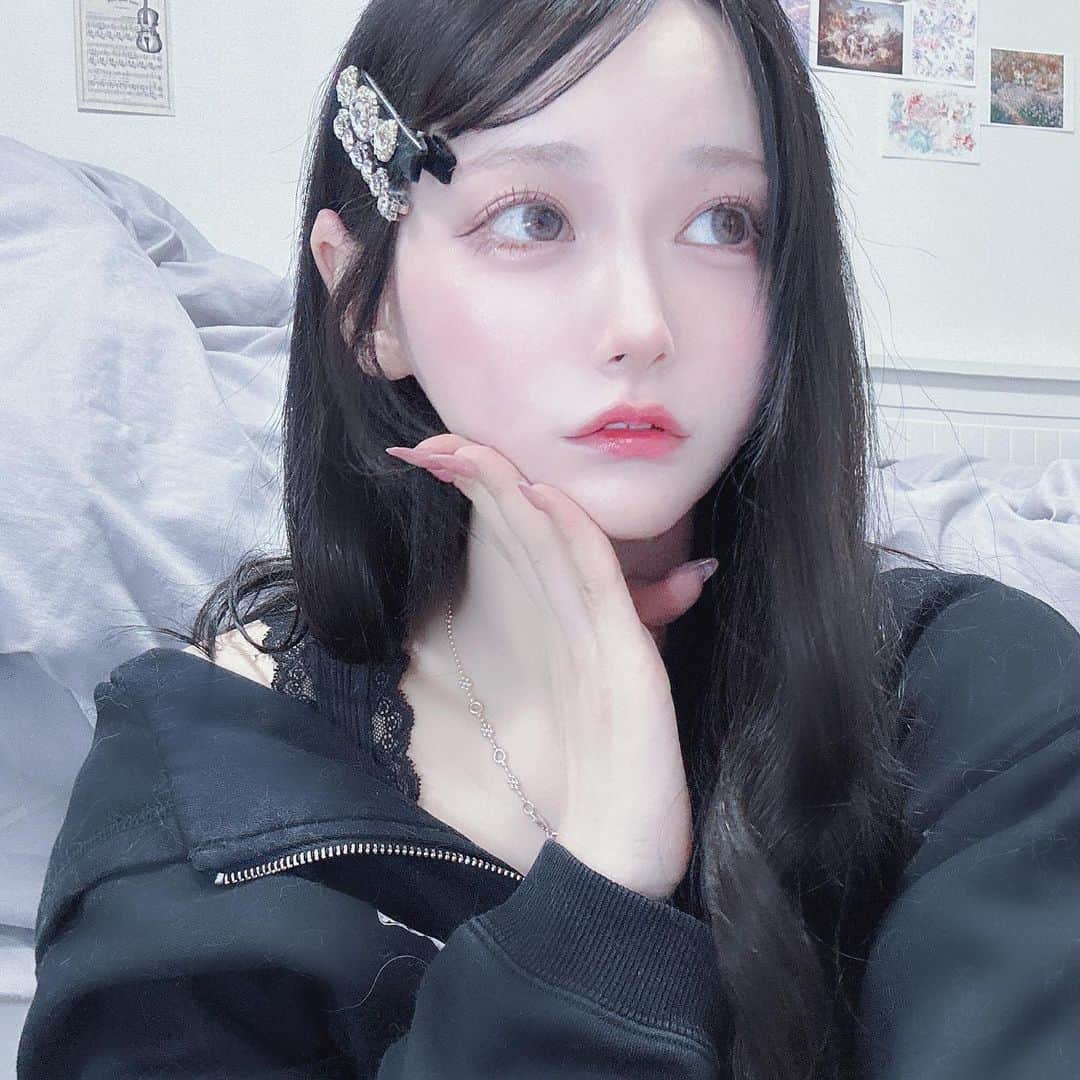 のインスタグラム：「薄いメイクにはまってる❕」