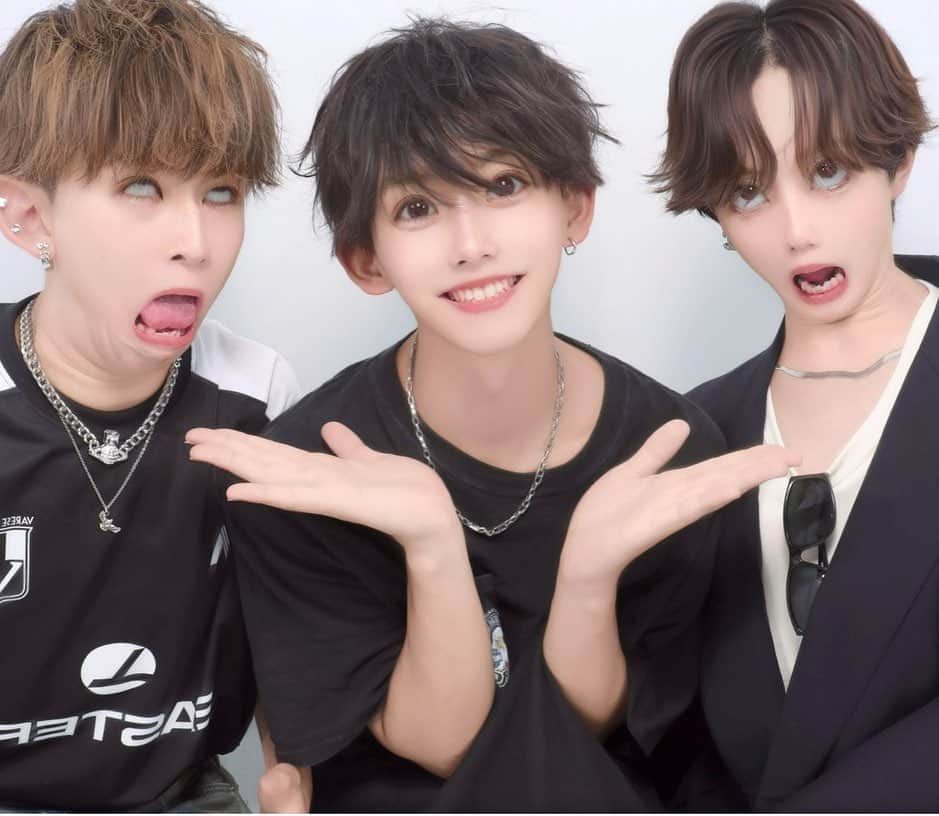 菊地瑛仁のインスタグラム：「なんか左右の人変顔してるんだけど〜、、、💦💦笑笑笑笑笑笑 #チュンムン編  #今日好き  #今日好きになりました」