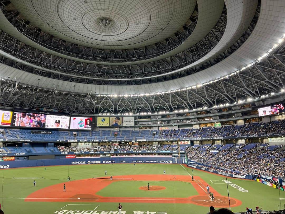 岡友美のインスタグラム：「in京セラドーム⚾️ いてまえドック＆オリレモン🍋 ありがとう😊」