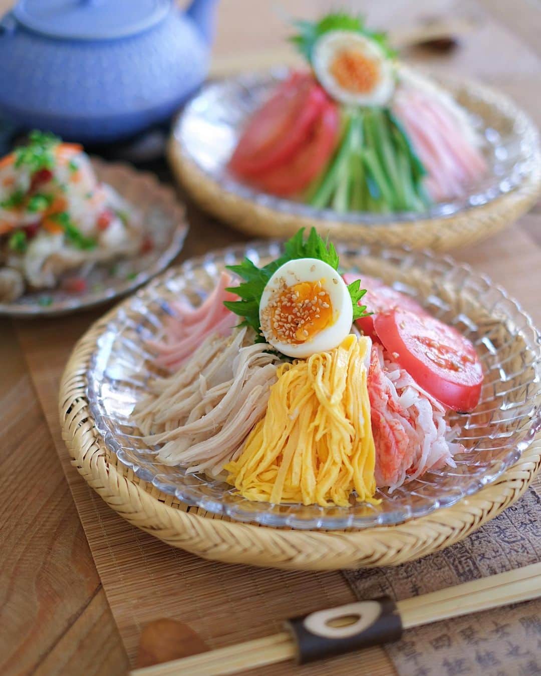 YASUKO TAKESUEのインスタグラム：「. こんばんは☺️💕. 今日の晩ごはん… . . ⭐️冷やし中華 ⭐️鯵の南蛮漬け . .  #晩ごはん#晩御飯#晩ご飯#夜ごはん#よるごはん#夕食#おうちご飯#うちご飯#おうちご飯lover#おうちご飯記録#食卓#手料理#手作りご飯#料理写真#器好き#器集め#献立#food#foodpic#foodstagram#foodphotography#followme#instagood」