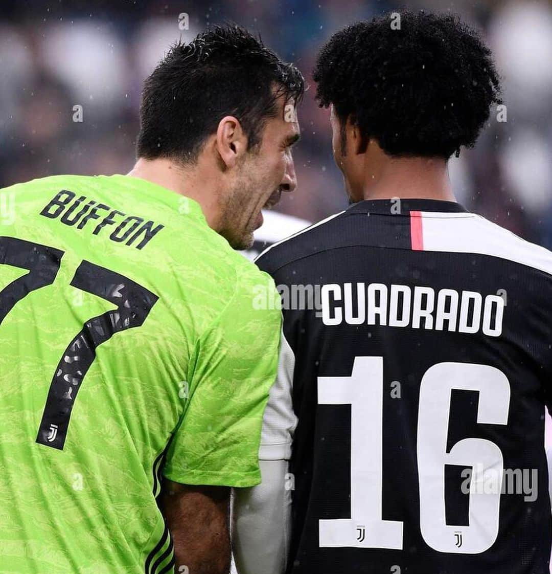 フアン・クアドラードさんのインスタグラム写真 - (フアン・クアドラードInstagram)「Súperman in porta una LEYENDA grazie di tutto @gianluigibuffon muchas bendiciones en tu nueva etapa 💪🏾🙏🏾 #UN1CO」8月2日 13時16分 - cuadrado