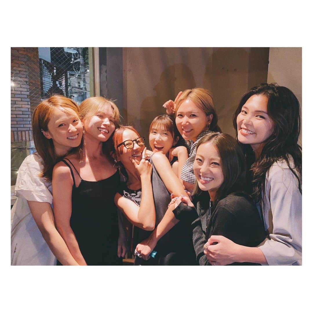 Shizukaのインスタグラム：「Happy Birthday Ayaちゃん🌻  いつまでも、どんな時も ずっと笑っていようね😄  #Dream #Aya #Ami #Erie #Kana #Sayaka #Shizuka #大切なお友達たち #昔みたいにわちゃわちゃして笑い過ぎた夜 #昔の振り付け当てゲームが永遠と続いた夜 #なんか懐かしかったw」