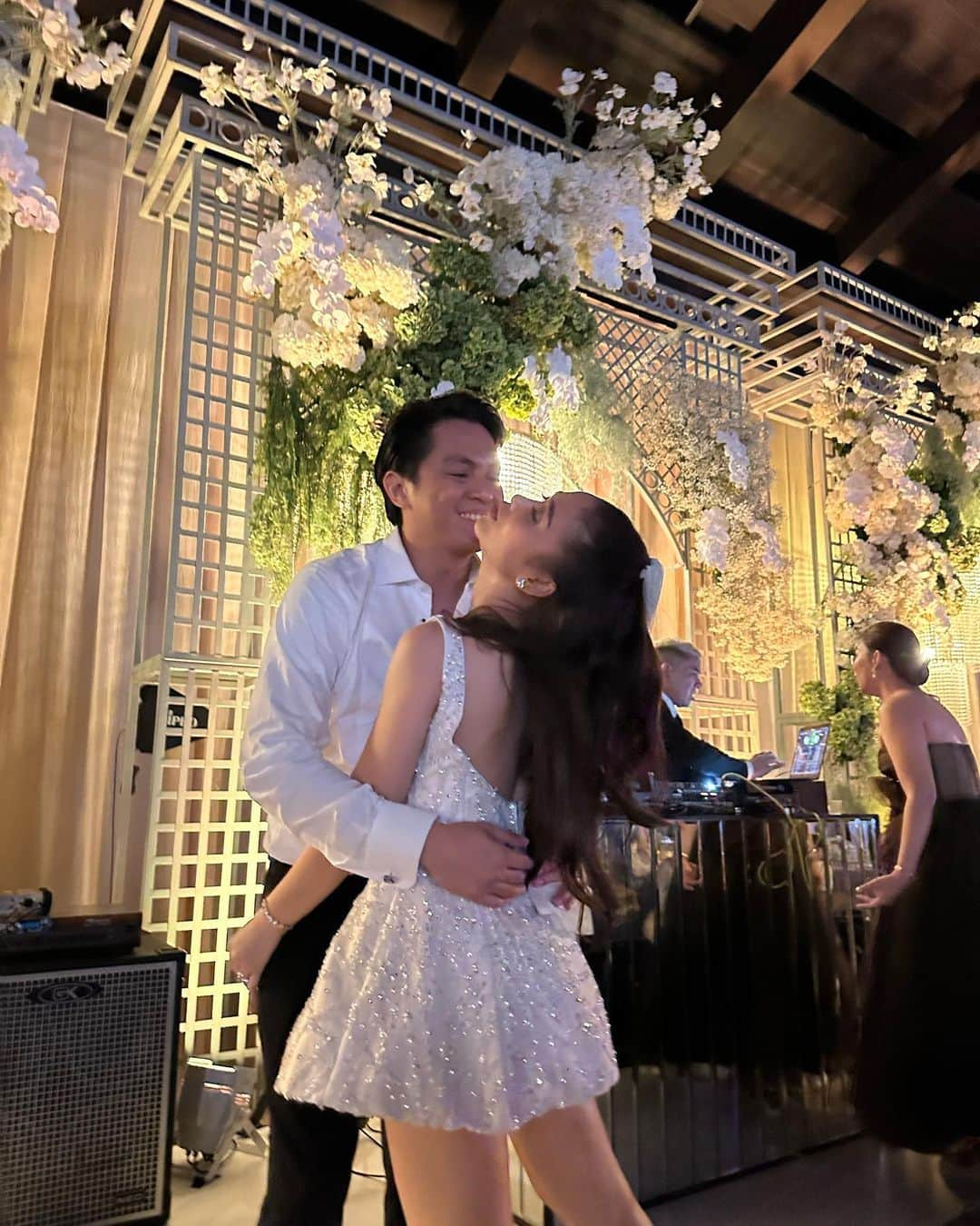 Miles Ocampoさんのインスタグラム写真 - (Miles OcampoInstagram)「Congratulations, Mr. and Mrs.Nuñez!!! 💍 i love you and appreciate you both always. 🤵🏻👰🏻‍♀️」8月2日 13時35分 - milesocampo