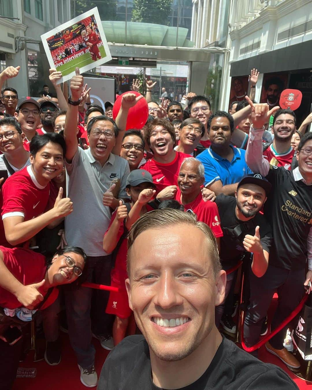 ルーカス・レイヴァのインスタグラム：「THANK YOU 😍😍😍 #YNWA」