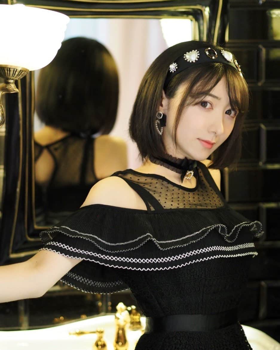 朝比奈南のインスタグラム：「なつかしのボブヘア」