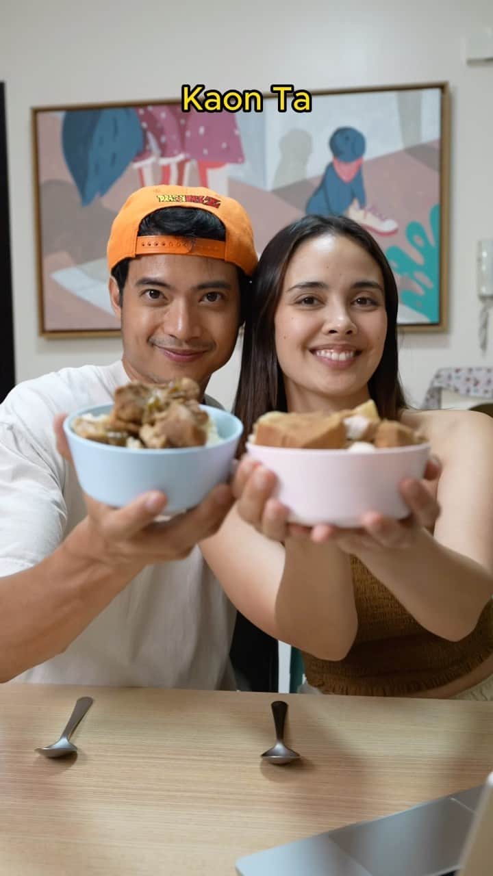 ミーガン・ヤングのインスタグラム：「Fofo and I have been very busy with taping Royal Blood kaya, kahit sa pagluluto, wala na kaming oras but not with our favourite dish— spicy pork adobo! Just POUR, COOK, SERVE by using Datu Puti’s Adobo series! 👨🏼‍🍳 Sakto rin ang spicy variant para madagdagan ang gigil namin kay Kristoff and Diana 😅 Kaon Ta! #DatuPutiAdoboSeries」