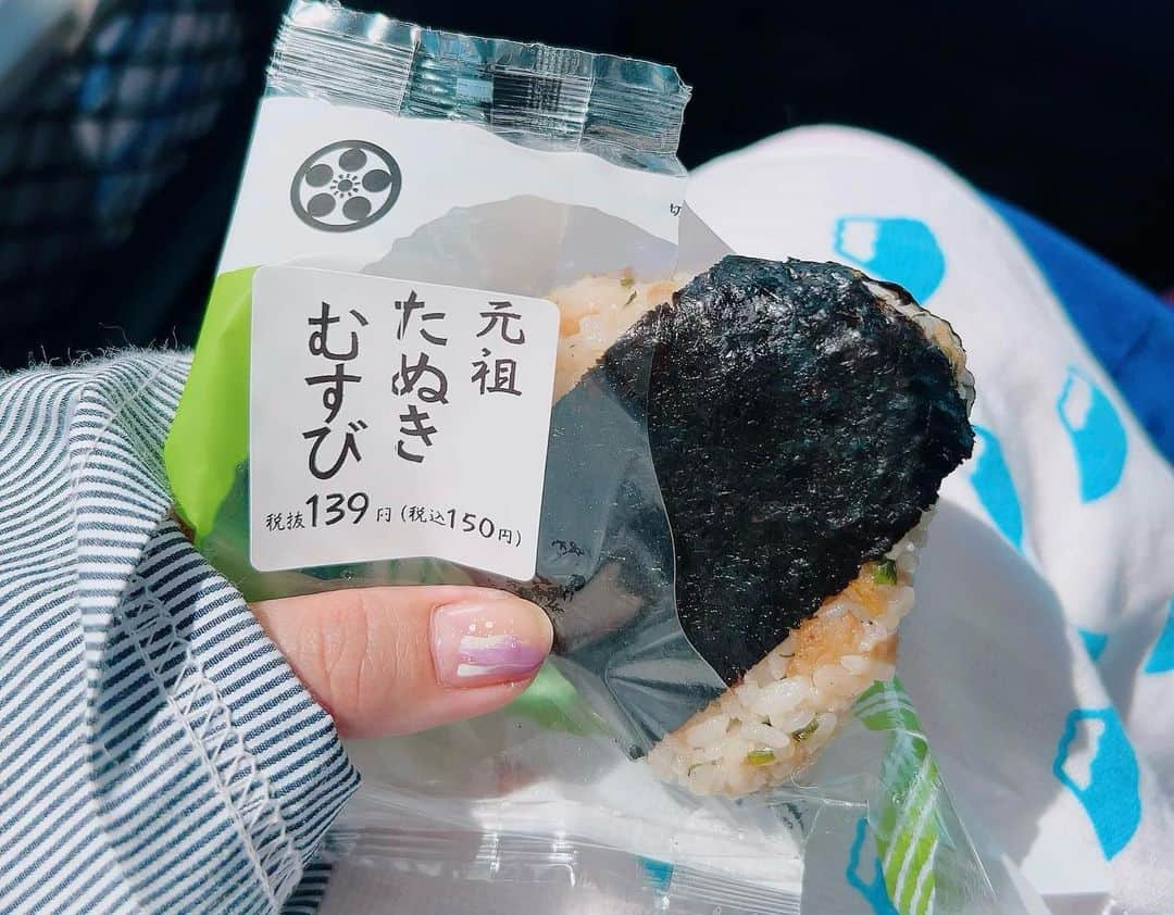 設楽エリカのインスタグラム：「良い太陽光でおにぎりめっちゃ盛れたけど🍙 #映えたおにぎり」