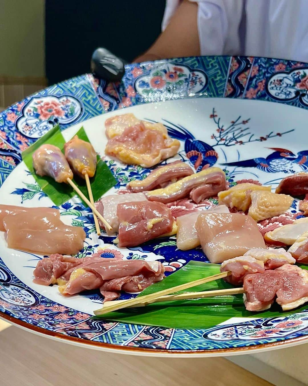 宮崎まこさんのインスタグラム写真 - (宮崎まこInstagram)「飛鳥くら田🐓神田  比内地鶏を1羽まるまるフルコース。 焼き鳥ではなく鳥焼き🍺  #飛鳥くら田 #神田グルメ #神田ディナー #鳥料理 #比内地鶏 #長谷川稔グループ #🍗 #東京美食 #日本美食 #美食 #食べ歩きグルメ #焼き鳥好きな人と繋がりたい #予約困難店　#お酒好きな人と繋がりたい」8月2日 15時02分 - makomiyazaki