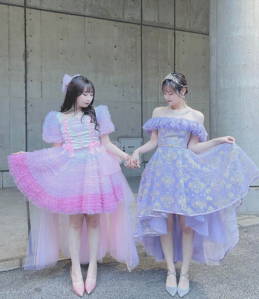 服部有菜のインスタグラム：「. 🩷💜 2人はプリキュア だね👶🏻笑  改めて素敵なドレスをありがとうございました！！！ 💜 @osarecompany 💜」