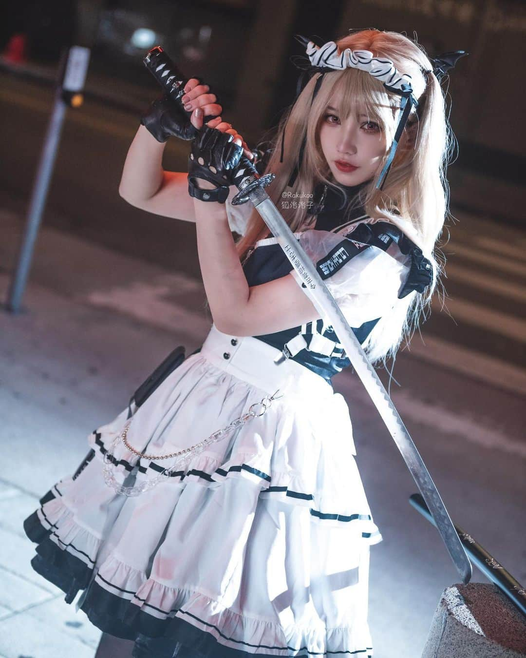 犬神洛洛子のインスタグラム：「🩶CYBER MAID⚔️ 📷 @nshukiriko  thx @doge.zz   #lolitafashionstyle #maid #cybermaid #maidcosplay #cosplay #コスプレ #メイド #ロリータ」