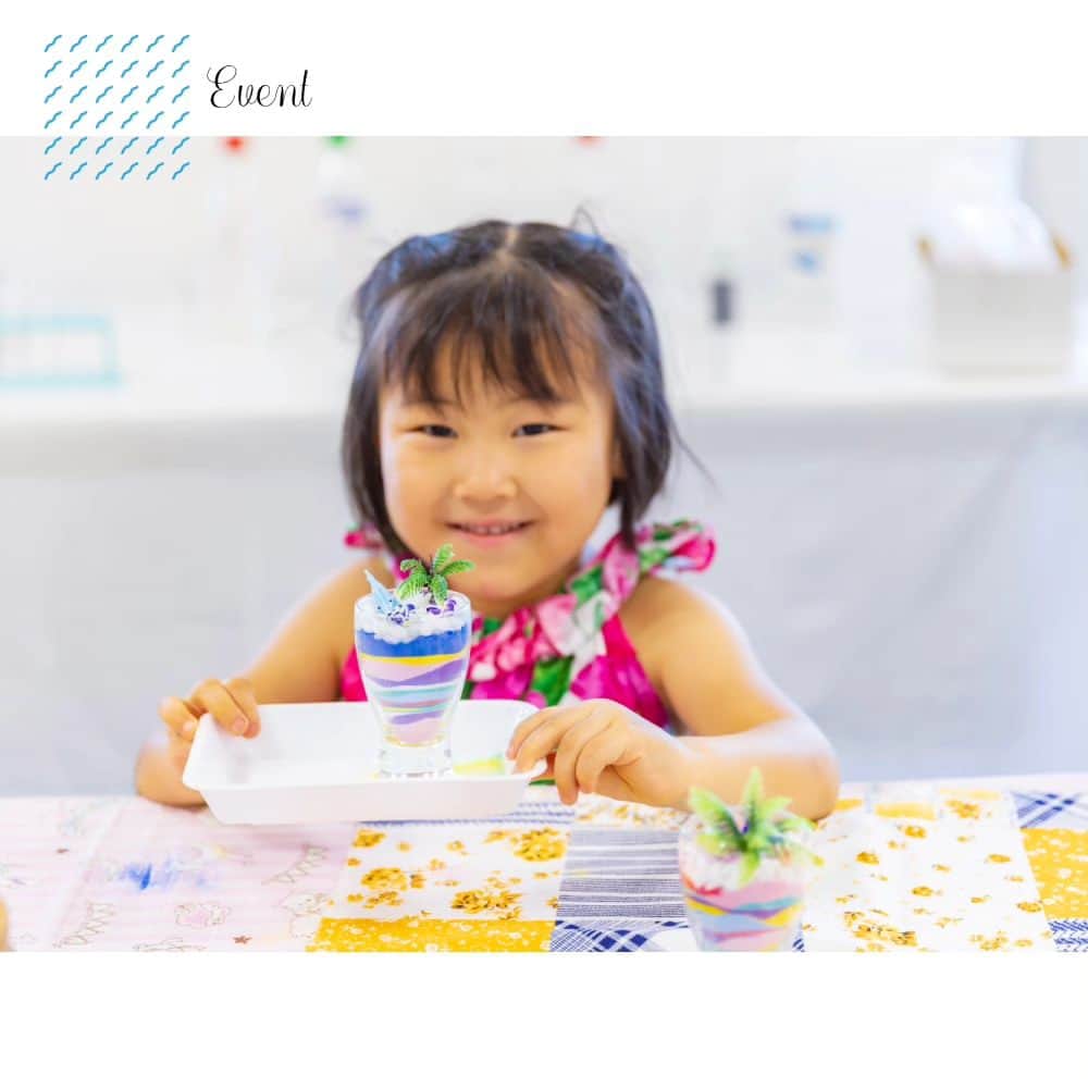 のインスタグラム：「夏休み体験楽校🎨のご紹介です💁‍♀️  雨の日でも安心！室内でゆっくり工作に取り組めます。小さなお子様から大人の方まで楽しめる内容をご用意しております。 今年の一番人気は「レジンイニシャルキーホルダー」（￥1,400）です。 手作り工作以外にも夏休みの自由研究にぴったりの実験コーナーもございます。 是非中央棟13階にお越しください！  📌8月19日(土)まで開催　 📌8:30～18:00（最終受付17:00） 📌予約不要  #夏休み#ハンドメイド#レジン#工作#子供#キッズ#実験#夏休みの宿題#スノードーム#三浦海岸#三浦海岸駅#マホロバ#マホロバマインズ#マホロバマインズ三浦#三浦半島#リゾートホテル#リゾート#海岸#ビーチ」