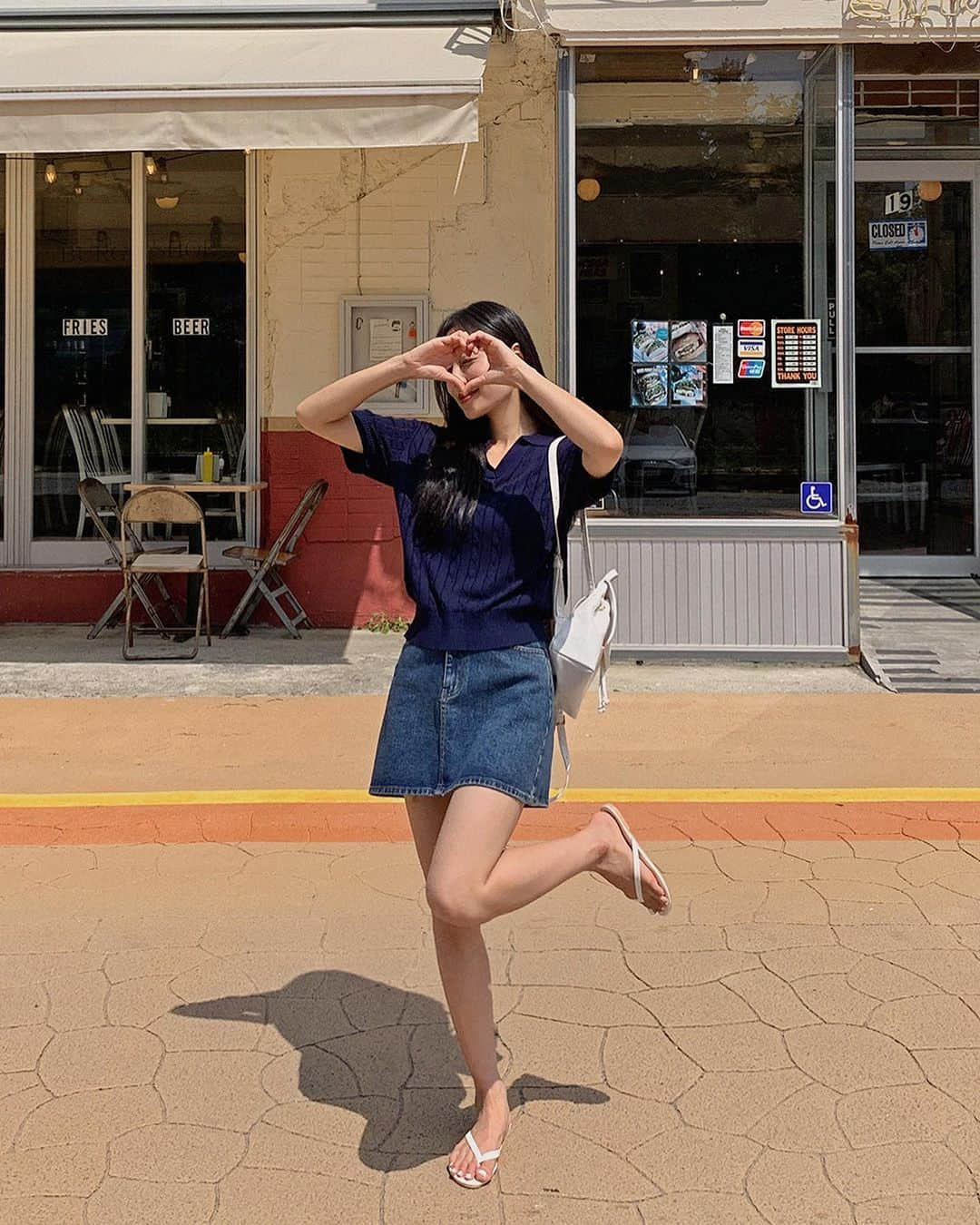 HOTPING公式アカウントさんのインスタグラム写真 - (HOTPING公式アカウントInstagram)「夏でも涼しく着られるサマーニット🌊⛱😁😚 オープンカラーネックで首元すっきり＆カジュアルなムード 通気性に優れたのスコース100％のサマーニット生地なので 快適に着用でき ケーブル編みがシンプルながらもコーデのポイントになります🍀  ベーシックカラーからポイントカラーまで❣ 全4カラー展開でご用意しました♪  ✅オープンカラーネック半袖サマーケーブルニット  #韓国 #済州島 #済州旅行 #済州島撮影 #モデル #旅行 #夏服 #夏コーデ #リンクコーデ #ツインルック #新作 #韓国通販サイト #韓国ブランド #韓国ファッション #韓国コーデ #ルーズシルエット #カジュアル #カジュアルコーデ #シンプルコーデ #韓国旅行 #hotping #ホットピング #daily #dailylook #ootd #제주도 #제주 #jeju」8月2日 15時25分 - hotping_japan