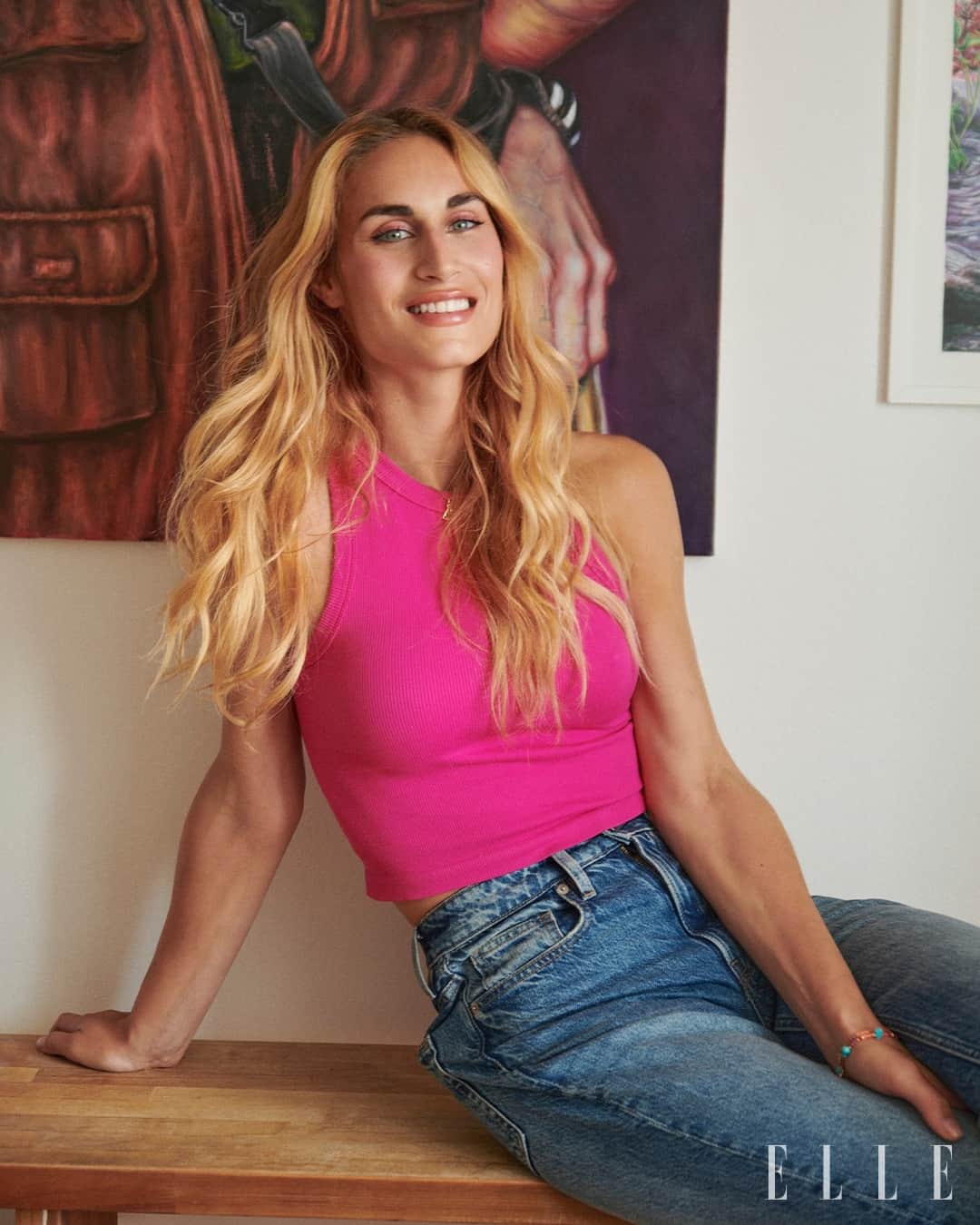のインスタグラム：「Skuespiller og model May Lifschitz (@itmaybemay) kalder sig selv makeupnørd og værdsætter de mange muligheder, makeup giver. ⁠ ⁠ "Det med at kunne transformere sig er alfa omega og en kæmpe⁠ del af mit liv. Den transformation man kan opnå gennem makeup, har jeg altid været dybt fascineret af," fortæller hun blandt andet.⁠ ⁠ I det nye nummer af ELLE kan du komme med hjem til skuespilleren, der viser sit beauty-skab frem, deler sine skønhedsfavoritter og giver dig sine bedste makeuptips. ⁠ ⁠ Foto: @kavianborhani」