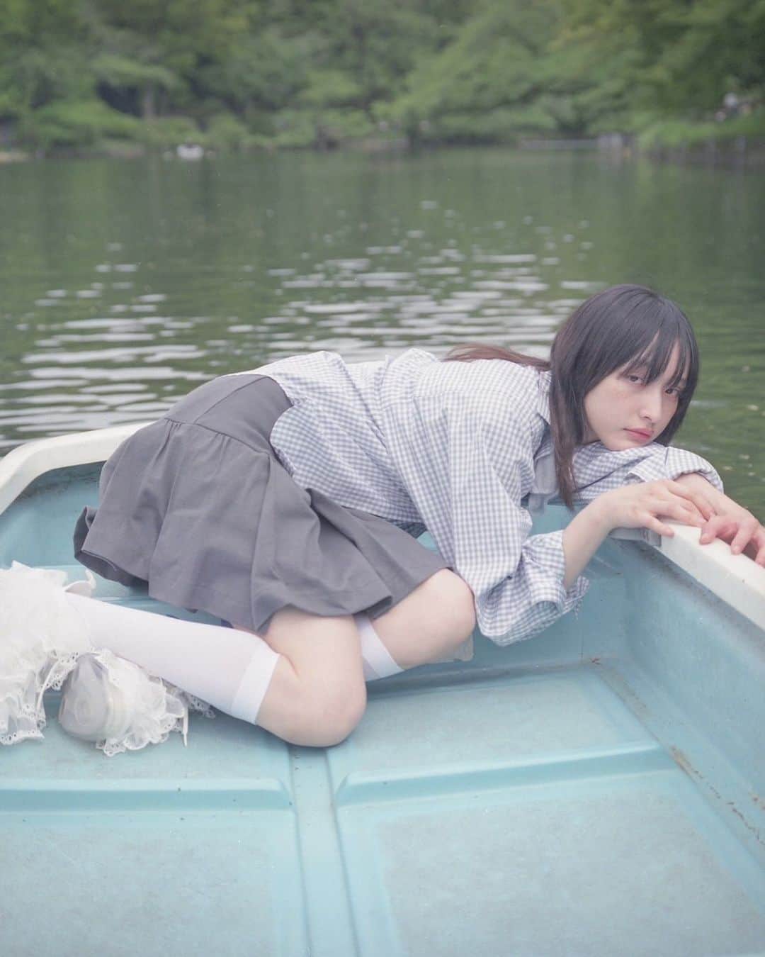 ハンナ・チャンのインスタグラム：「@jennyfax.official AW23🩵🪽   photo @kaho_okzk  hmu @umeooo」