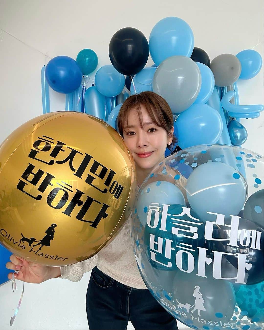 ハン・ジミンのインスタグラム：「. Thank you💙 @oliviahassler_kr  . #올리비아하슬러 #🐶」