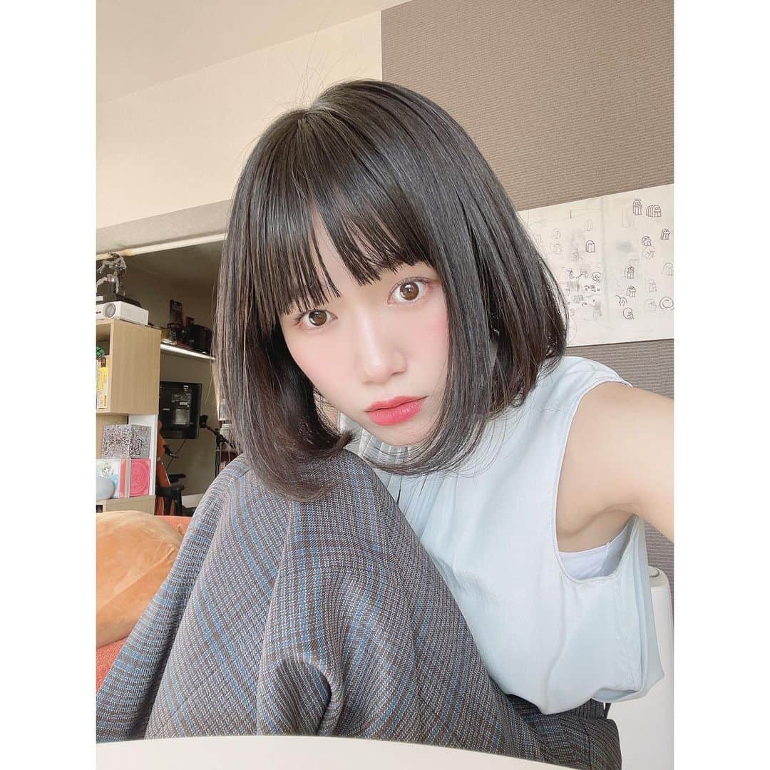 秋乃ゆにのインスタグラム：「😐🩵」