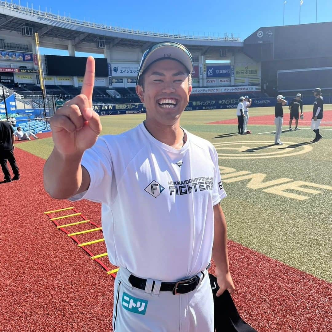 北海道日本ハムファイターズさんのインスタグラム写真 - (北海道日本ハムファイターズInstagram)「灼熱のZOZOマリンスタジアム🌞💦暑さに負けず頑張ります🔥💪 #清宮幸太郎 #ハンソン  #五十幡亮汰  #上川畑大悟  #今川優馬  #田中正義  #ロドリゲス  #北山亘基  #マルティネス  #新時代 #lovefighters」8月2日 15時52分 - fighters_official