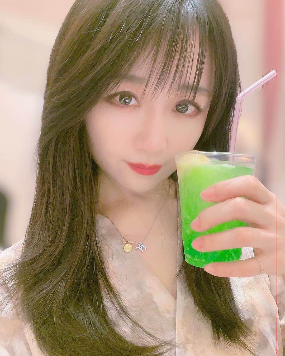 久保亜沙香のインスタグラム：「あっという間に8月だ🍨。。。 今月もよろしくお願いします💚」