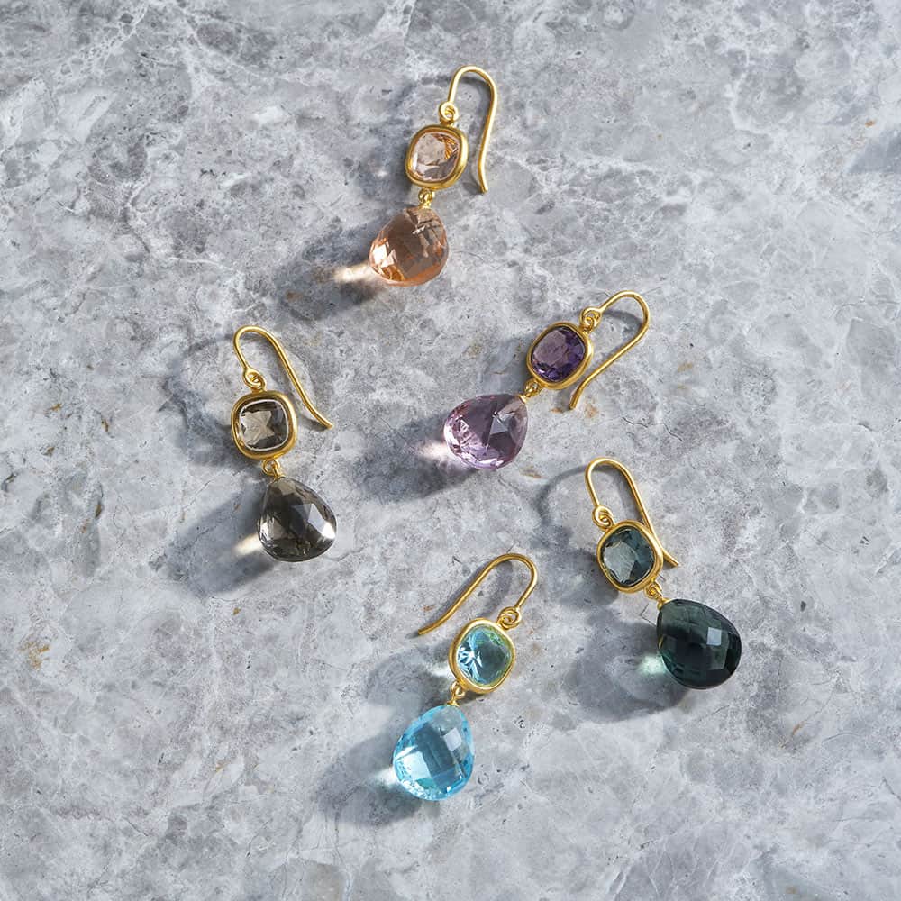 のインスタグラム：「Introducing a perfect blend of elegance and femininity: the Olivia earrings. With their classic silhouette and sophisticated hues, these colourful earrings exude timeless charm, effortlessly elevating your style 🍭 ​​​​​​​​​ #juliesandlau」