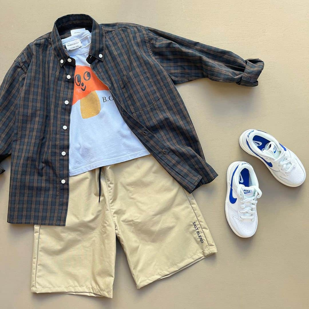 こども ビームスさんのインスタグラム写真 - (こども ビームスInstagram)「【new arrival】 ＜ARCH&LINE＞COTTONチェック . 長袖シャツは羽織りにも使えるので学校行事でも重宝します❗️ . サイズ:M(115-125cm)、L(125-135cm)、XL(135-145cm) カラー:ベージュ×グリーン、ダークネイビー×ブラウン ¥14,300(税込)  ※画像右下の【保存ボタン】で後から探しやすくなります💫 .  #kodomobeams #beams #daikanyama #archandline #アーチアンドライン #アーチアンドラインキッズ #キッズシャツ #キッズシャツコーデ  #こどもビームス #ビームス #代官山 #tokyo #japan #trip #discover #arch&line #秋冬 #秋冬コーデ  #東京 #こどもふく #도쿄 #아기옷 #도쿄쇼핑 #여행 #일본여행 #シャツ #チェックシャツ #シャツコーデ  新作アイテムはプロフィールのリンク🔗からビームス公式サイト、こども ビームスページをチェック❗️ ※お問い合わせにつきましては、お電話にて承ります。」8月2日 15時57分 - kodomo_beams